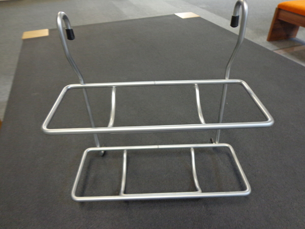 Drátěný program-polička na 2 lahve-výprodej 